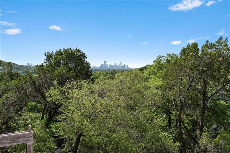 Virtual tour of 605 Terrace Mountain DR