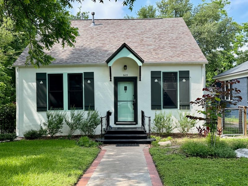 Virtual tour of 605 Texas Ave