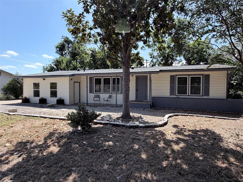 Virtual tour of 605 W 11th ST