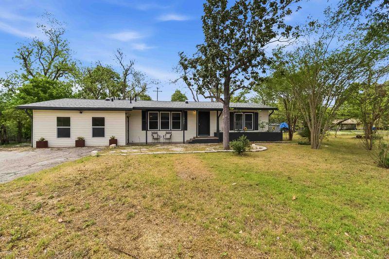 Virtual tour of 605 W 11th ST