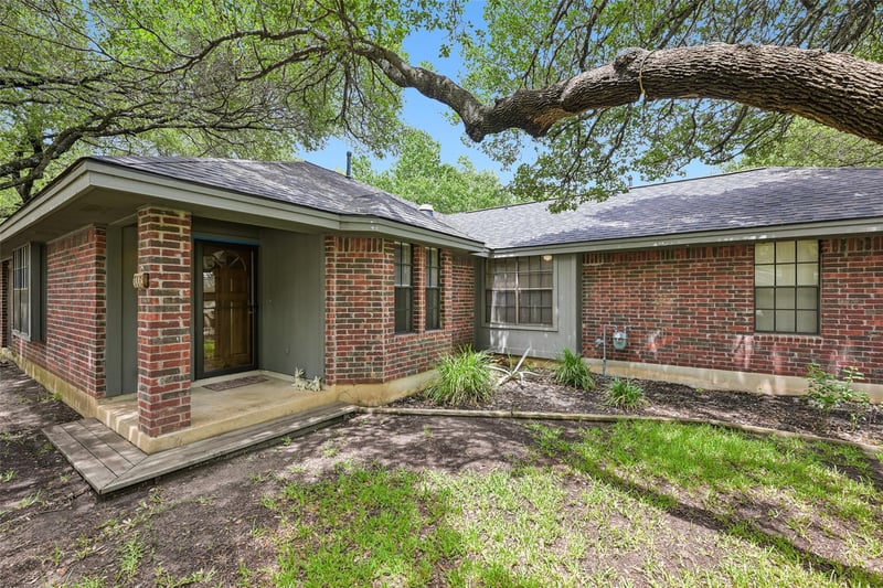 Virtual tour of 606 Prize Oaks DR