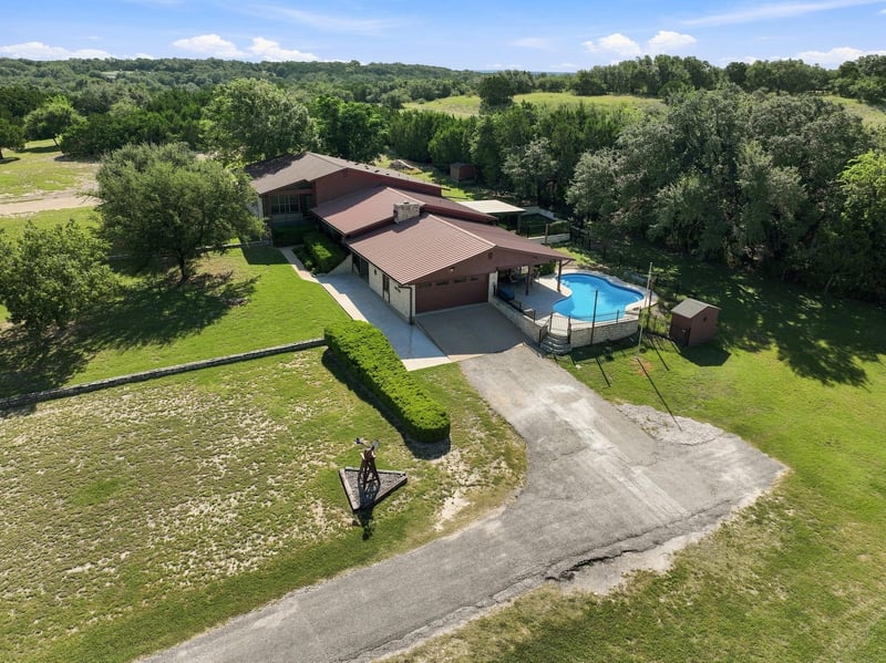 Virtual tour of 606 Rolling Hills RD