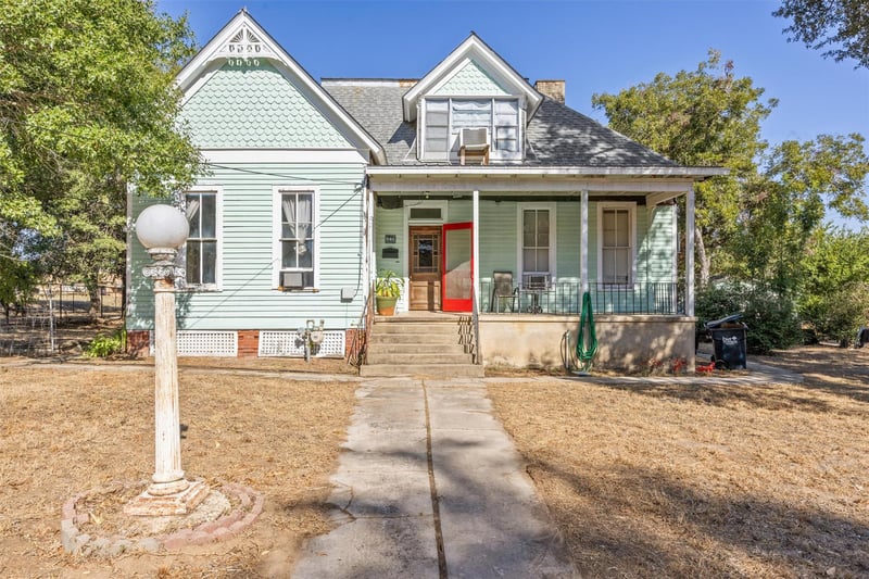 Virtual tour of 606 W Bell Ave