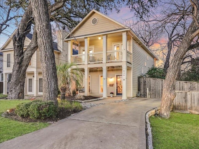 Virtual tour of 606 W Elizabeth ST