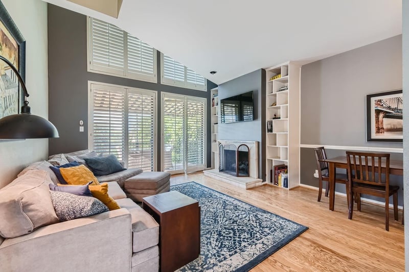 Virtual tour of 606 W Lynn ST Unit #5