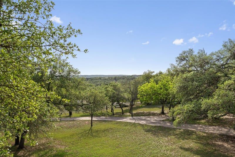 Virtual tour of 606 Winchester DR