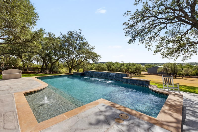 Virtual tour of 607 Bending Oak DR