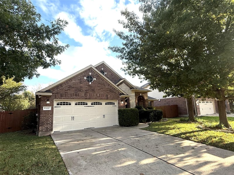 Virtual tour of 608 Pebblestone Walk DR