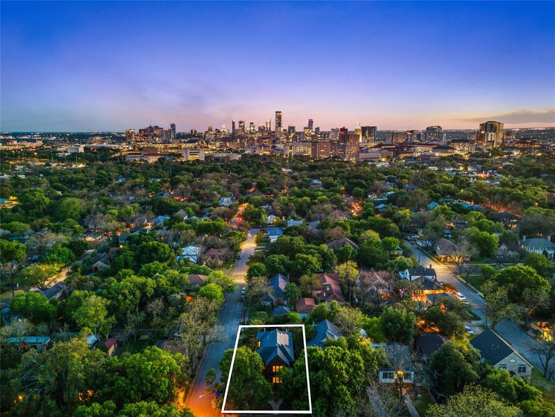 Virtual tour of 609 Texas Ave