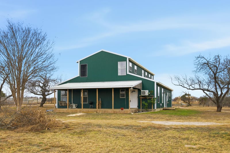 Virtual tour of 610 Eastview DR
