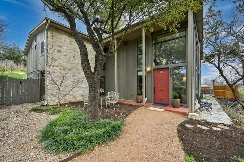 Virtual tour of 610 Rock Park DR