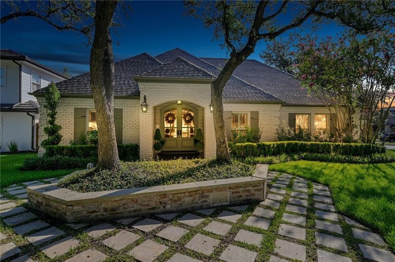 Virtual tour of 6100 Nashua CT