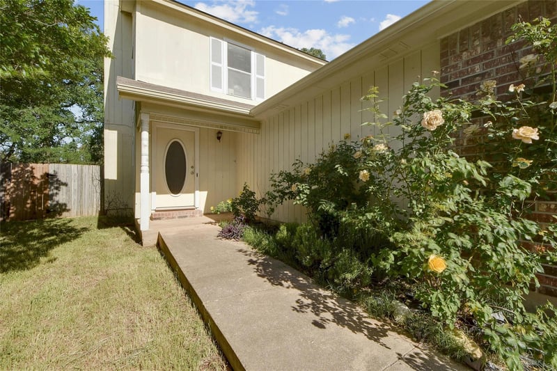 Virtual tour of 6102 Parkwood DR Unit #B
