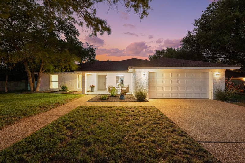 Virtual tour of 6104 Carry Back LN