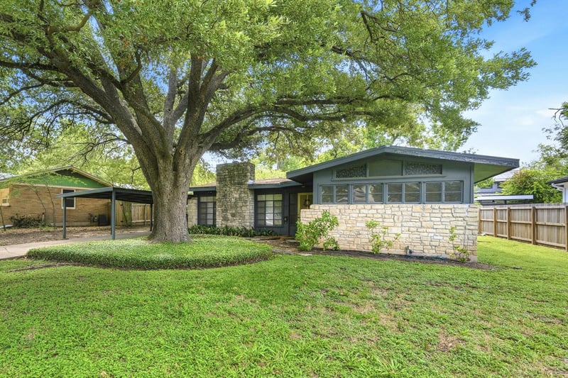 Virtual tour of 6107 Cary DR