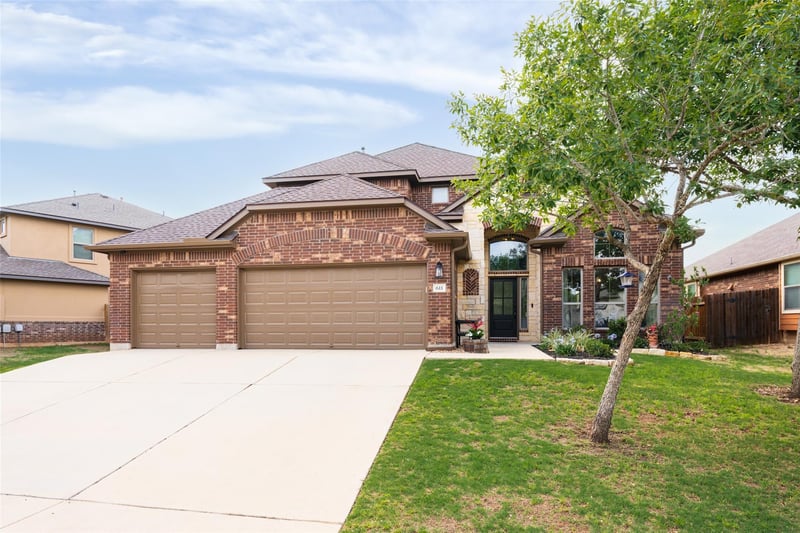 Virtual tour of 611 Irvin DR