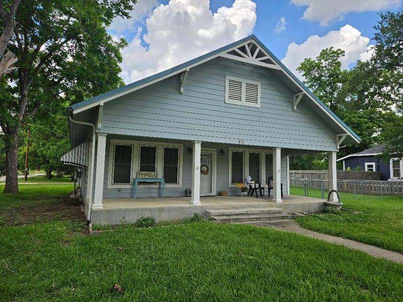 Virtual tour of 611 N Main ST