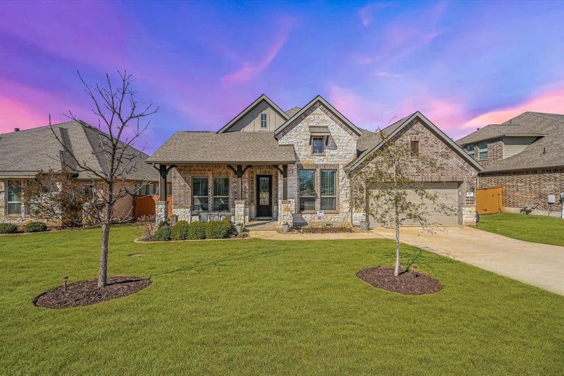 Virtual tour of 612 Cedar Lake Blvd