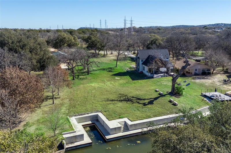 Virtual tour of 612 Pecan Creek
