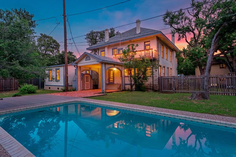 Virtual tour of 614 W 32nd ST