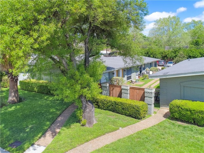 Virtual tour of 614 W 51st St