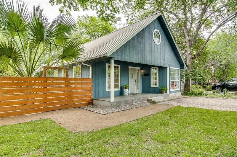 Virtual tour of 616 W Live Oak St