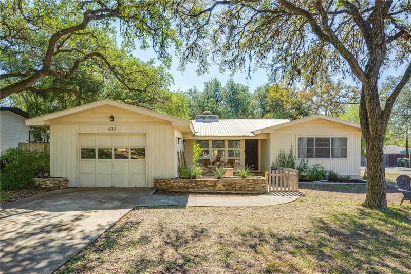 Virtual tour of 617 Dale Dr
