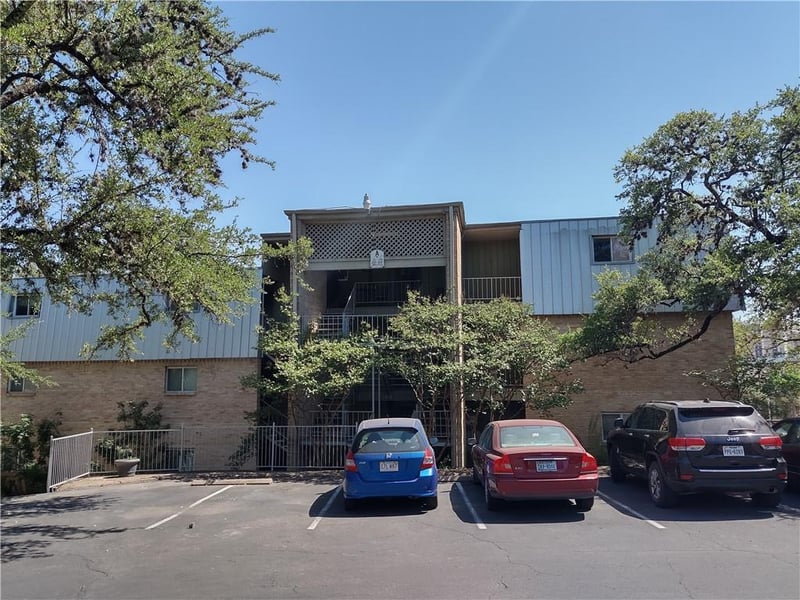 Virtual tour of 620 S 1st ST Unit #203