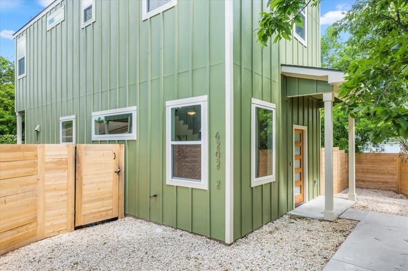 Virtual tour of 6202 Palm Cir Unit #2