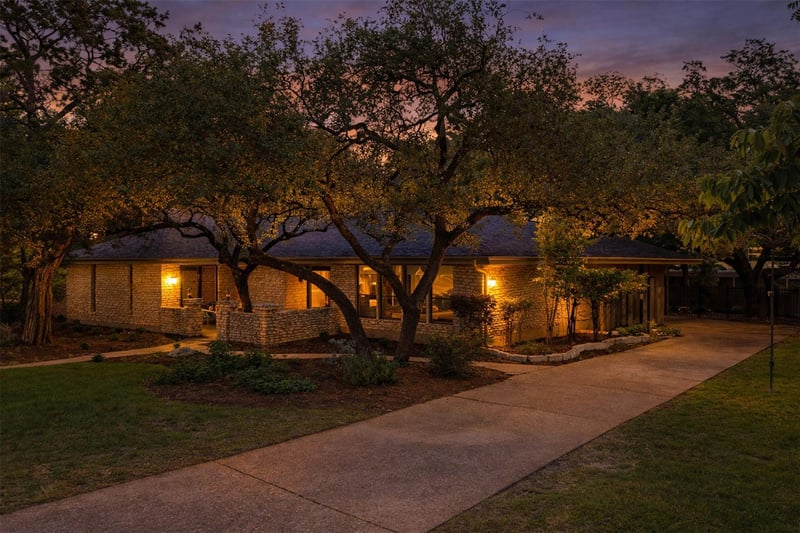 Virtual tour of 6207 Shadow Mountain DR