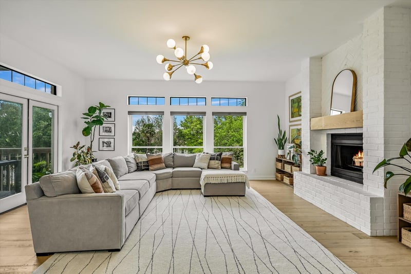 Virtual tour of 621 Peterson LN