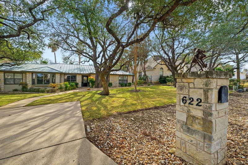 Virtual tour of 622 Robin Dale Dr