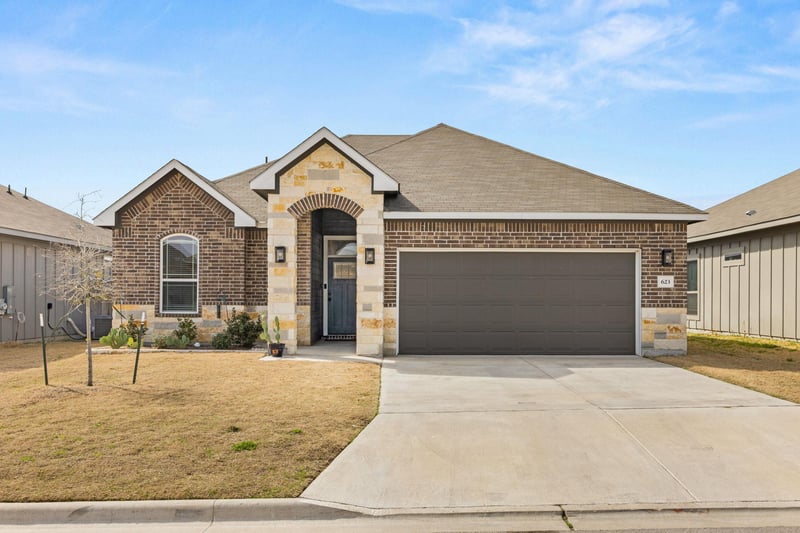 Virtual tour of 623 Winscott Ave