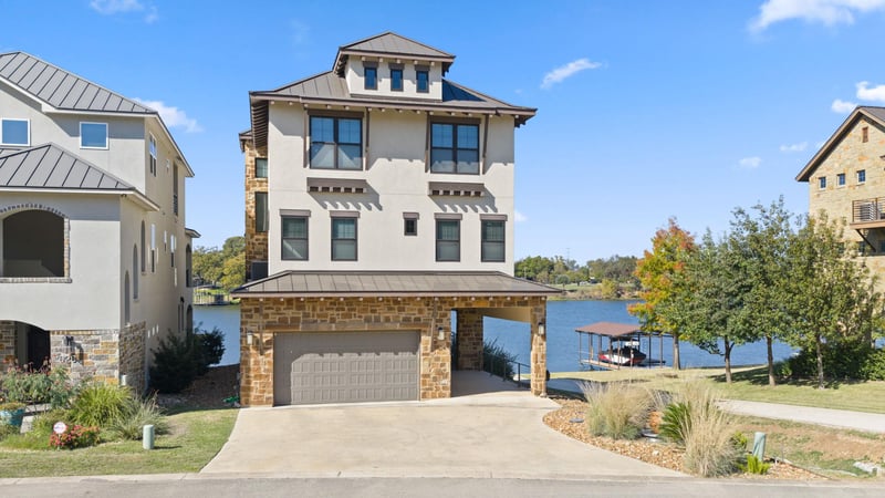Virtual tour of 624 Waterside DR