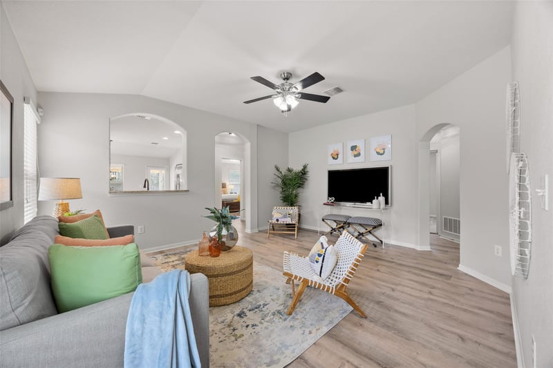 Virtual tour of 629 Pinnacle DR