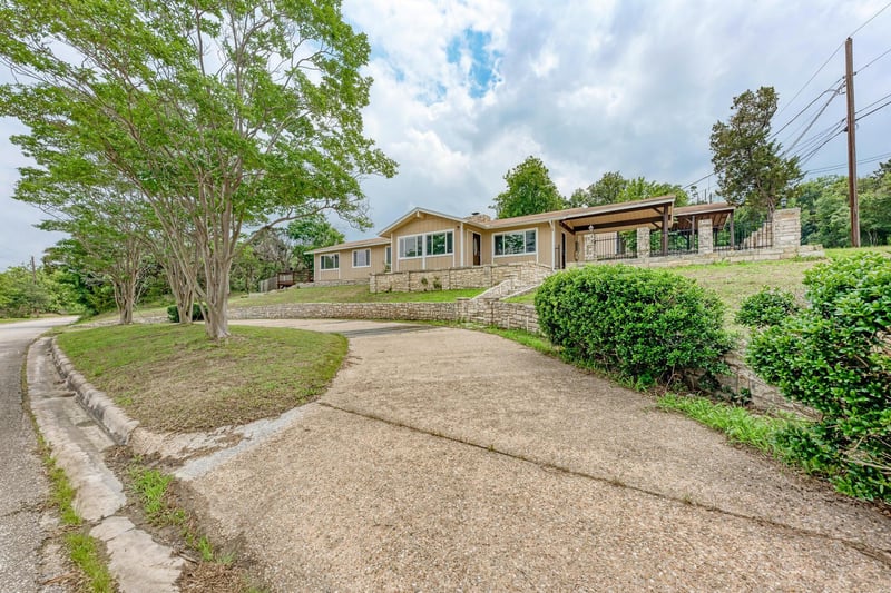 Virtual tour of 6301 Forest Hills DR
