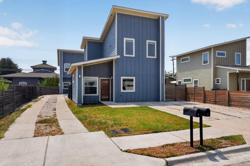 Virtual tour of 6303 Santos ST Unit #A