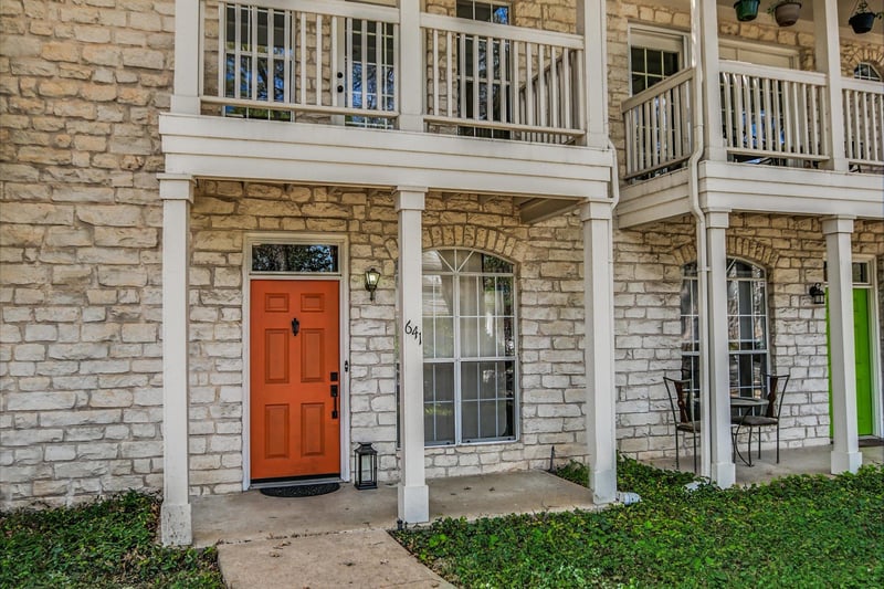 Virtual tour of 641 W 31st 1/2 ST