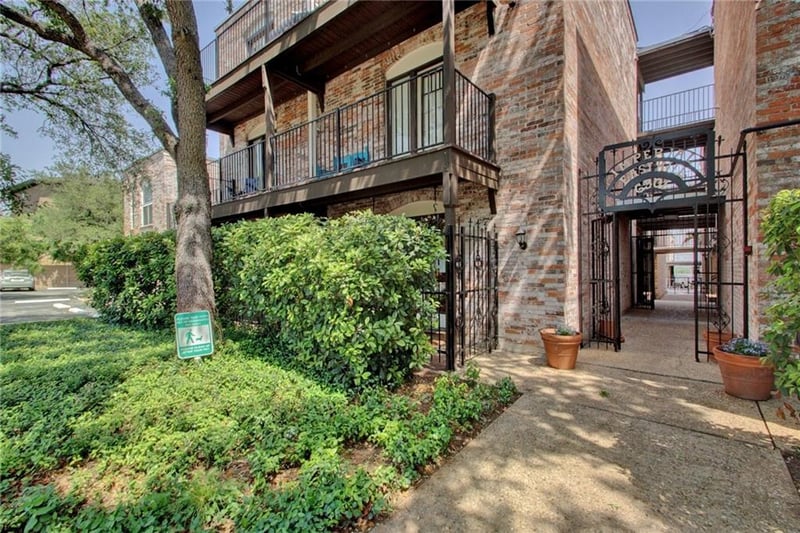 Virtual tour of 6501 E Hill Dr Unit #104