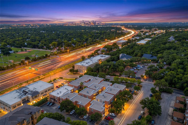 Virtual tour of 6501 E Hill Dr Unit #111