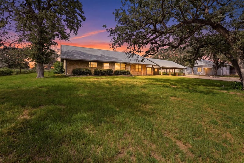 Virtual tour of 6589 State Highway 304