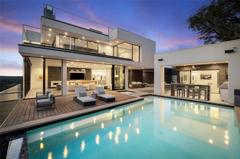 Virtual tour of 6607 W Courtyard Dr