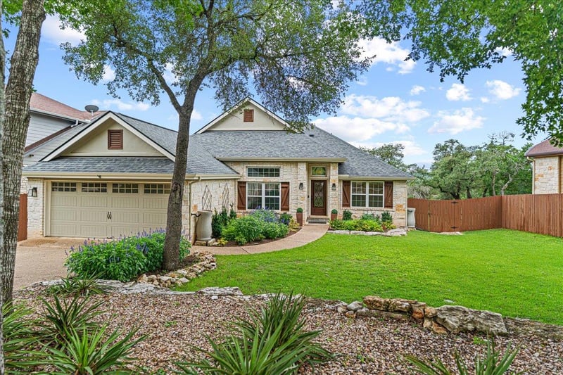 Virtual tour of 68 Brookhollow Dr