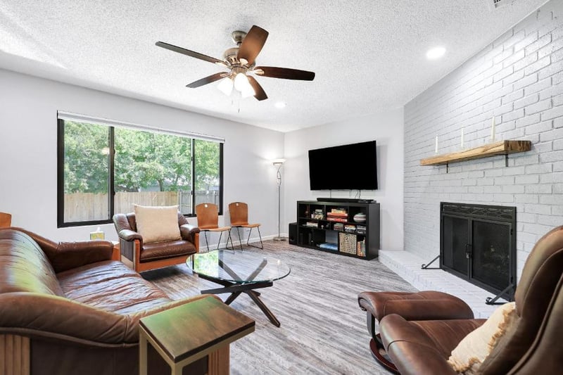 Virtual tour of 6807 Skynook DR