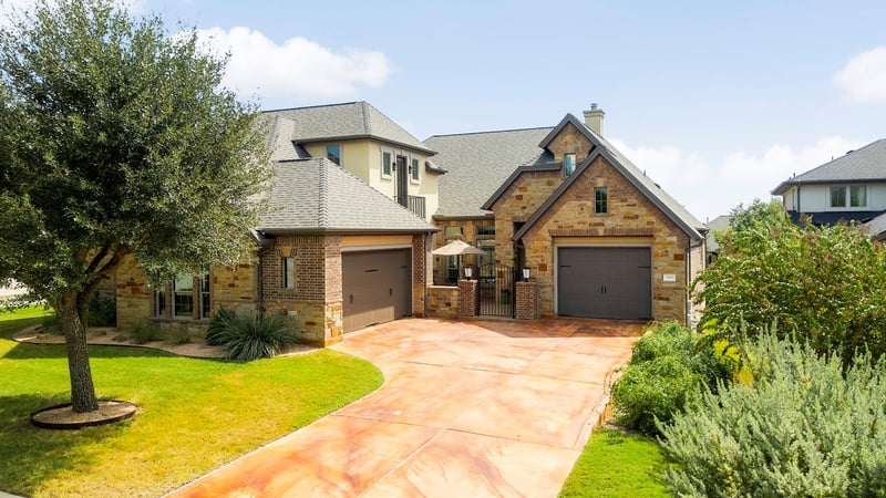 Virtual tour of 685 Naples Ln