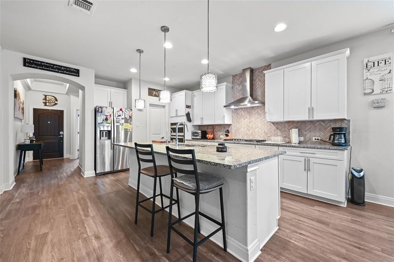 Virtual tour of 689 Bayberry Cir