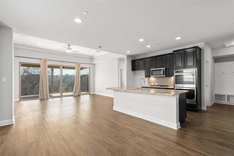 Virtual tour of 6900 Llano Stage TRL