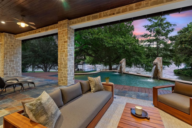 Virtual tour of 6901 GREENSHORES DR Unit #5