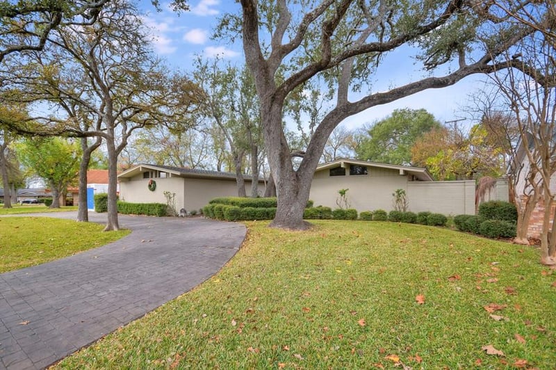 Virtual tour of 6902 Mesa DR
