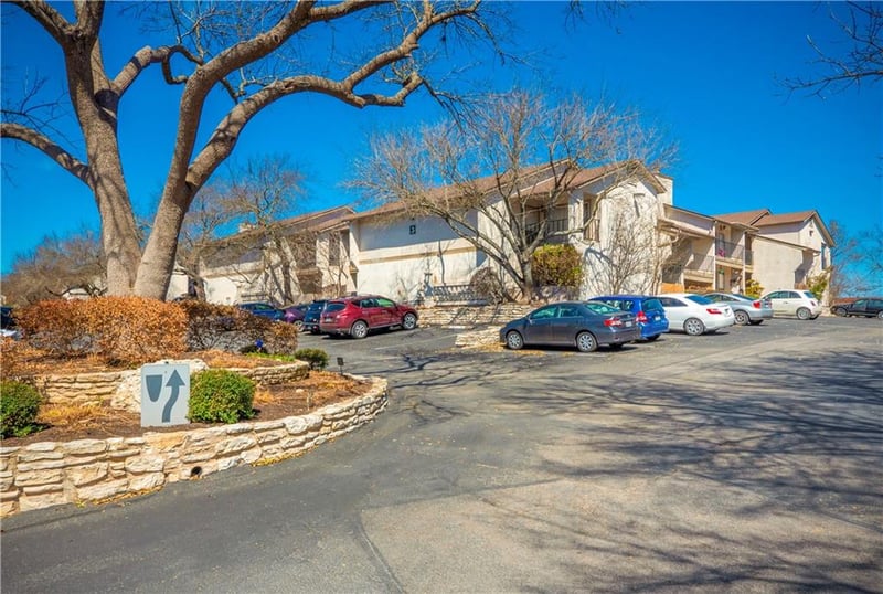 Virtual tour of 6910 Hart LN Unit #310